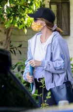 Pregnant KATHERINE SCHWARZENEGGER Visits her Mother in Brentwood 05/19/2020