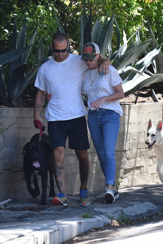 ROBIN WRIGHT and Clement Giraudet Out with Their Dog in Pacific Palisades 05/05/2020