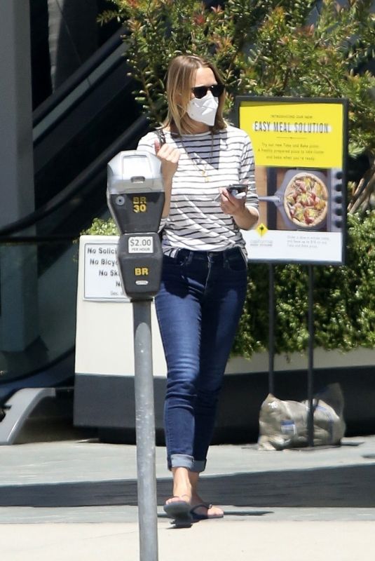 ROBIN WRIGHT Out Shopping in Brentwood 05/21/2020