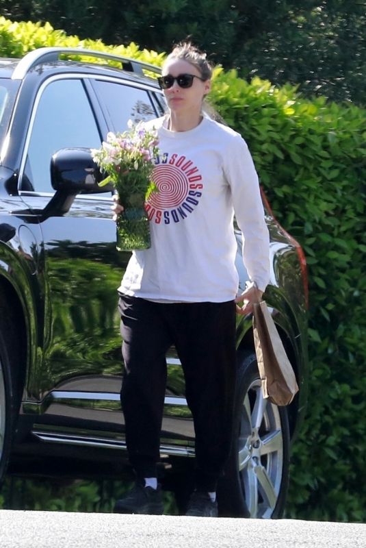 ROONEY MARA Brings Sister Kate Flowers for Mother