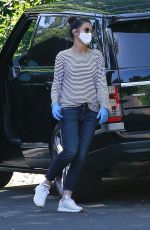 SANDRA BULOCK Picks Up Couple Boxes in Los Angeles 05/02/2020