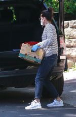 SANDRA BULOCK Picks Up Couple Boxes in Los Angeles 05/02/2020