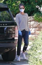 SANDRA BULOCK Picks Up Couple Boxes in Los Angeles 05/02/2020