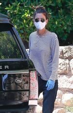 SANDRA BULOCK Picks Up Couple Boxes in Los Angeles 05/02/2020