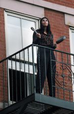 SARAH SILVERMAN Bangs the Pans for Hospital Workers in New York 05/05/2020