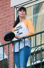 SARAH SILVERMAN Cheering Essential Workers in New York 05/03/2020