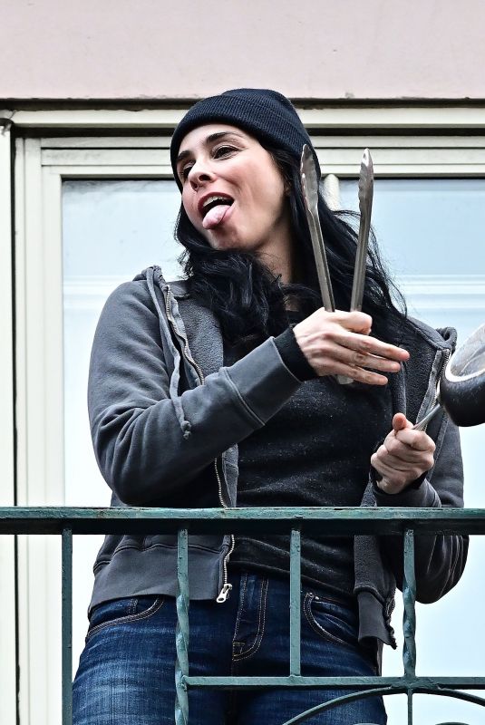 SARAH SILVERMAN Serves Her Daily Salute to Frontline Workers in New York 05/11/2020