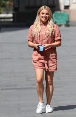 SIAN WELBY Out and About in London 05/26/2020