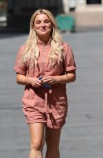 SIAN WELBY Out and About in London 05/26/2020
