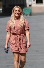 SIAN WELBY Out and About in London 05/26/2020