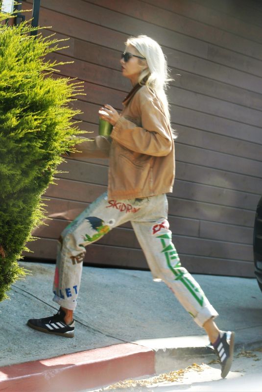 STELLA MAXWELL Returns to Her Home in Los Angeles 05/11/2020