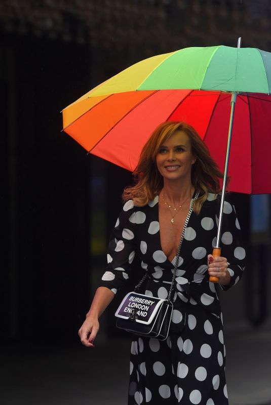 AMANDA HOLDEN Arrives on a Rainy Day at Global Radio in London 06/11/2020