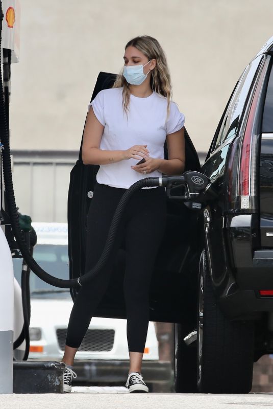 APRIL LOVE GEARY Shopping at Malibu Country Mart 06/25/2020