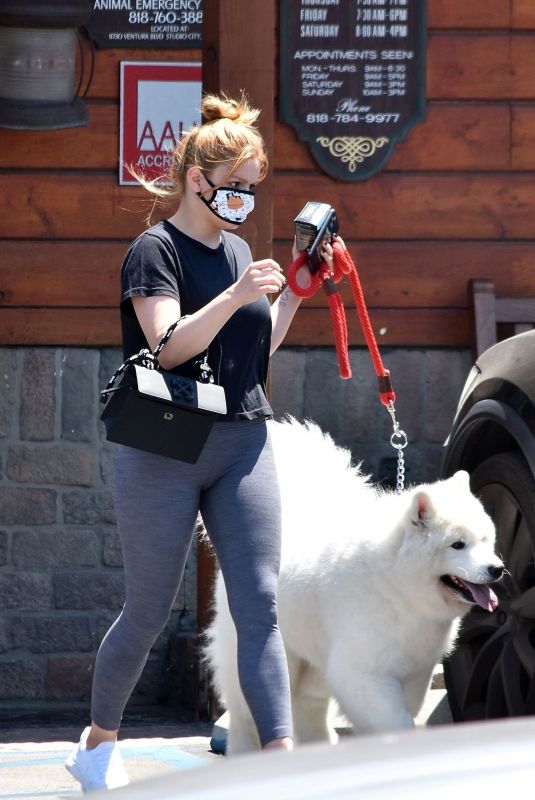 ARIEL WINTER at a Vet
