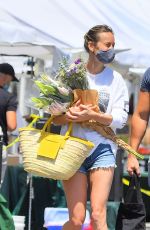 BRIOE LARSON Shopping at Farmer