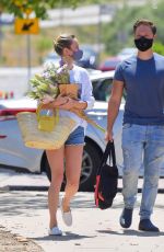 BRIOE LARSON Shopping at Farmer