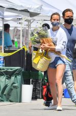 BRIOE LARSON Shopping at Farmer