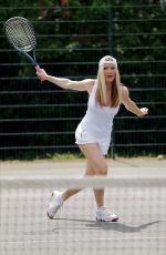 CAPRICE BOURET Playing Tennis in London 06/05/2020