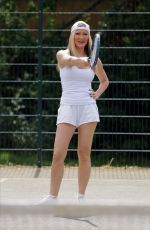 CAPRICE BOURET Playing Tennis in London 06/05/2020