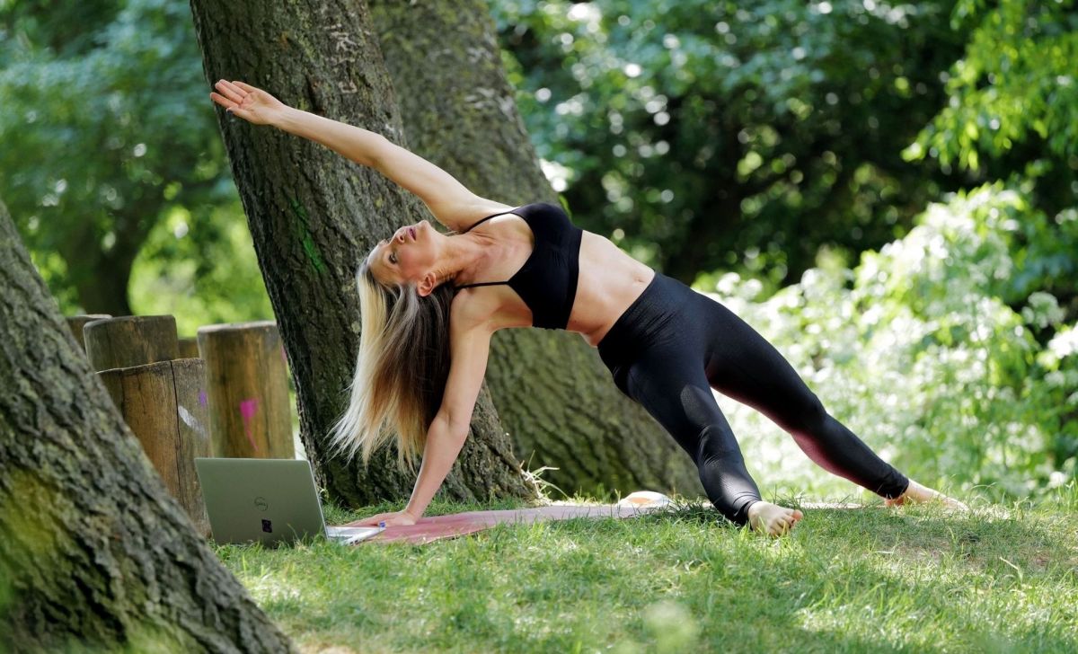 CAPRICE BOURRET Streaming Her Online Yoga Classes from a Park in London ...