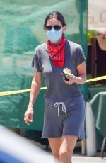 COURTENEY COX and Johnny McDaid at Farmer