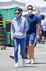 COURTENEY COX Shopping at Farmer