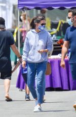 COURTENEY COX Shopping at Farmer