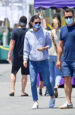 COURTENEY COX Shopping at Farmer