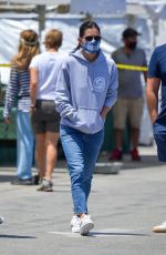 COURTENEY COX Shopping at Farmer