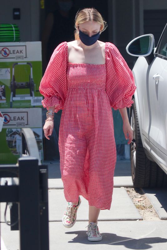 DAKOTA FANNING Leaves Her New Home in Los Angeles 06/12/2020