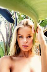 FRIDA AASEN - Facetime Photoshoot, 2020