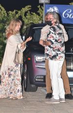 GOLDIE HAWN and Kurt Russel Out for Dinner in Malibu 06/10/2020