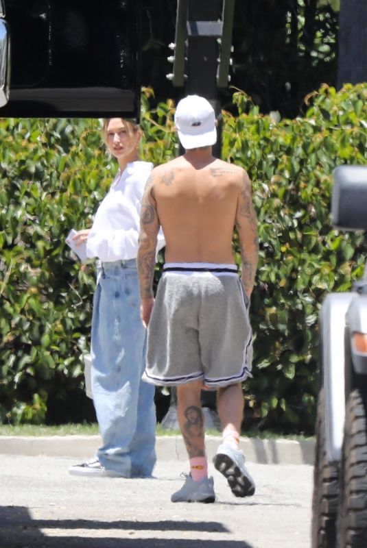 HAILEY and Justin BIEBER Playing Basketball in Beverly Hills 06/14/2020