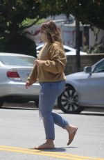 HAYLIE DUFF Shopping at Little Moon in Studio City 06/26/2020