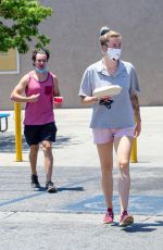 IRELAND BALDWIN Taking Leftovers To Go in Los Angeles 06/26/2020