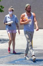 IRELAND BALDWIN Taking Leftovers To Go in Los Angeles 06/26/2020