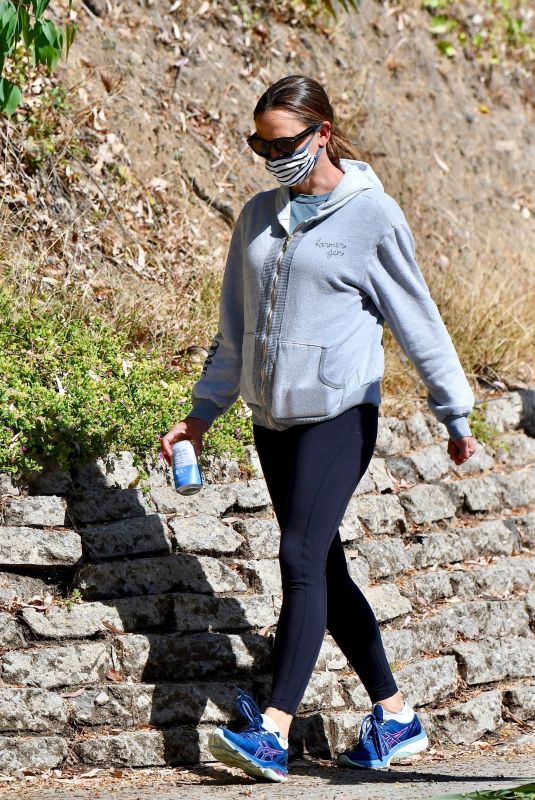 JENNIFER GARNER Out Hiking in Brentwood 06/29/2020