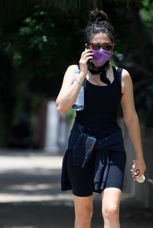 JESSICA GOMES Hiking at Runyon Canyon in Los Angeles 06/25/2020