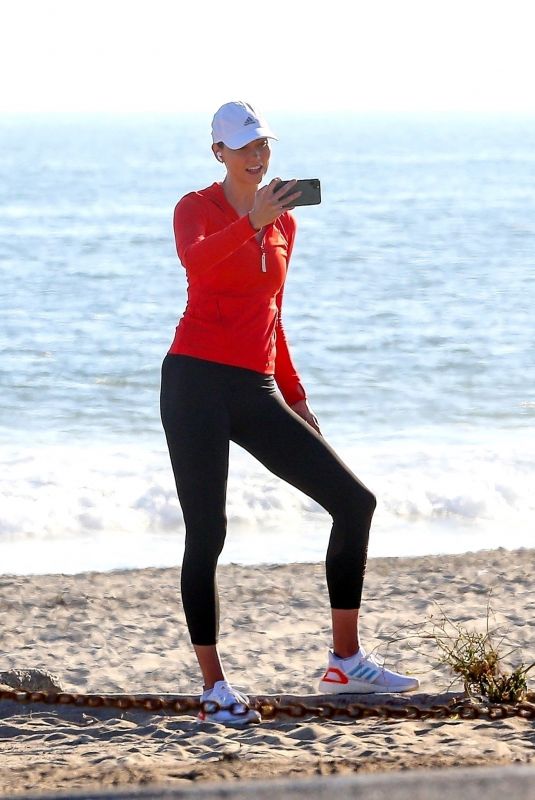 KARLIE KLOSS Out Hiking at a Beach in Malibu 06/12/2020