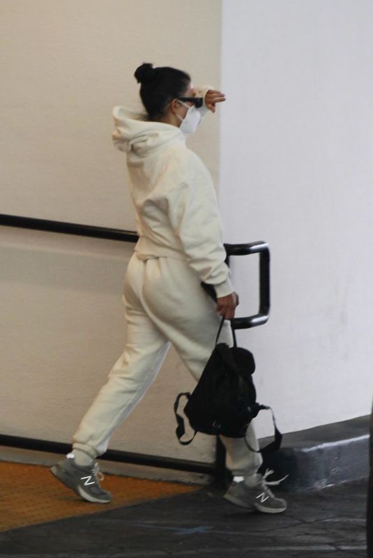 KOURTNEY KARDASHIAN Leaves a Plastic Surgeon in Beverly Hills 06/24/2020