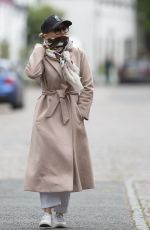 KYLIE MINOGUE Out and About in Chelsea 06/08/2020