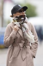 KYLIE MINOGUE Out and About in Chelsea 06/08/2020