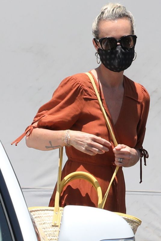 LAETICIA HALLYDAY Out Shopping in Santa Monica 06/06/2020
