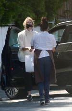 LAURA DERN Getting Food Out in Brentwood 05/30/2020