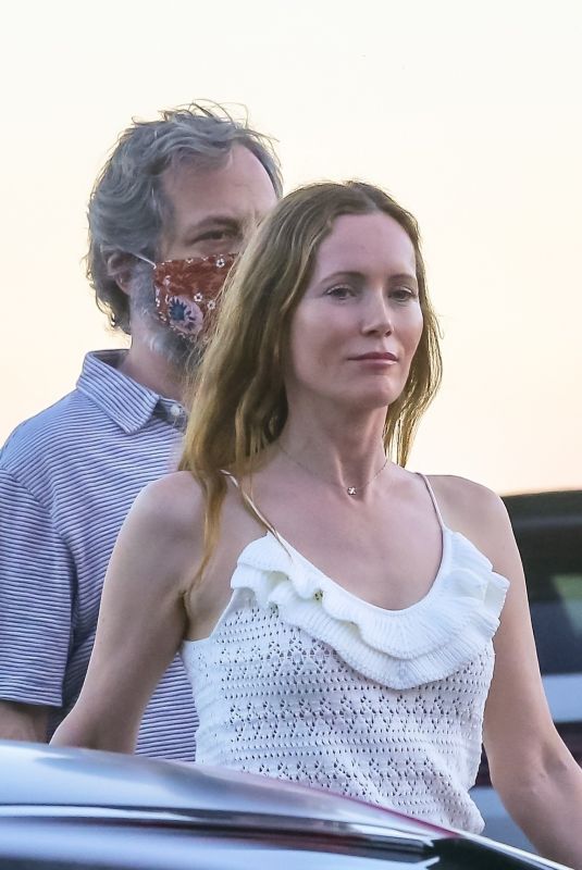 LESLIE MANN and Judd Apatow Out for Dinner at Nobu in Malibu 06/09/2020
