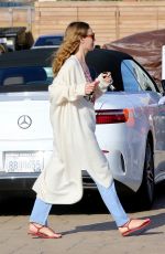 LESLIE MANN and Judd Apatow Out in Malibu 06/16/2020