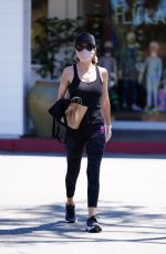 LISA RINNA Shopping at Beverly Glen in Beverly Hills 06/09/2020