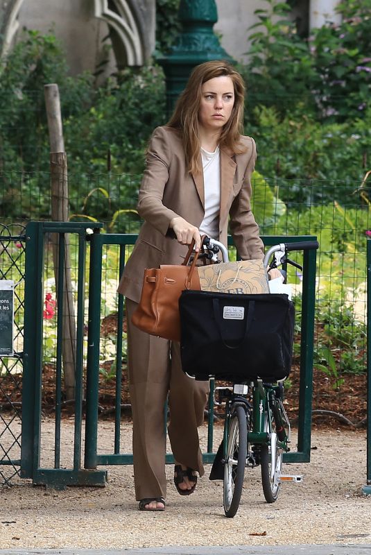 MELISSA GEORGE Riding a Bike Out in Paris 06/10/2020