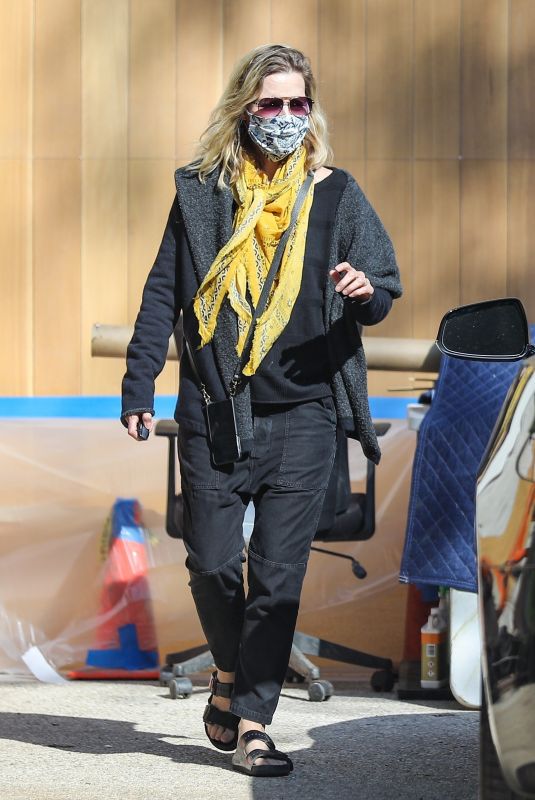 MICHELLE PFEIFFER Wearing a Mask Out in Pacific Palisades 06/17/2020