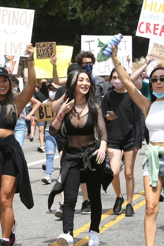 NIKITA DRAGUN at Black Lives Matter Protest in Los Angeles 06/02/2020